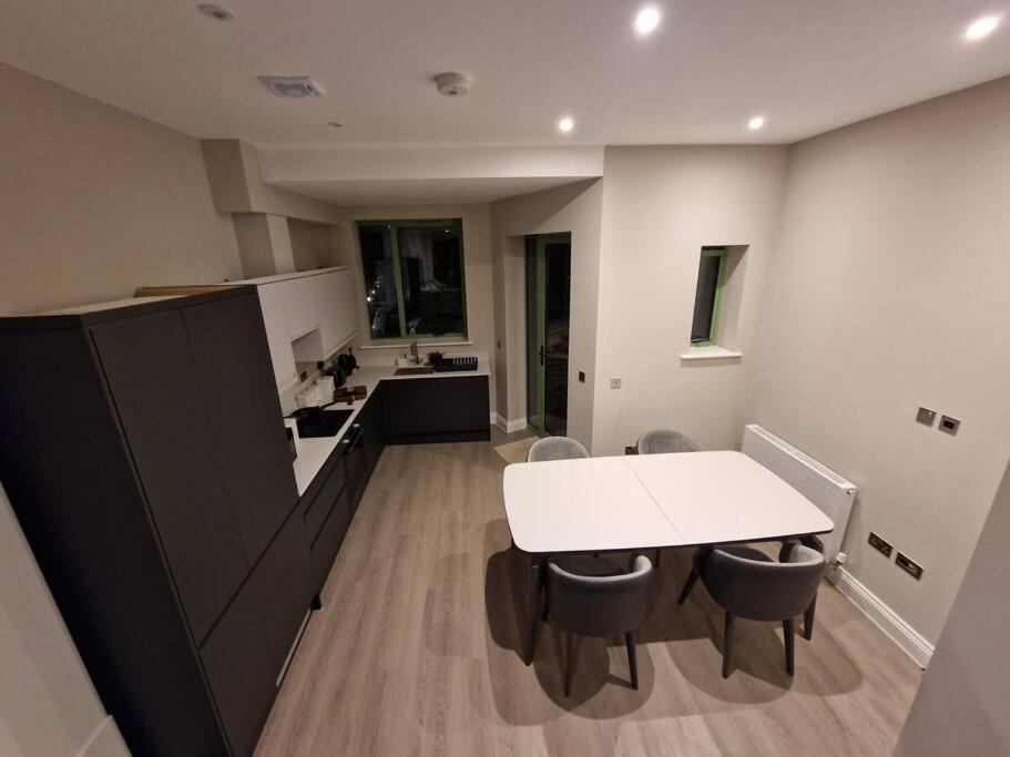 Vila Stunning Newbuilt 3 Bed House Sleeps 9 Edmonton Exteriér fotografie