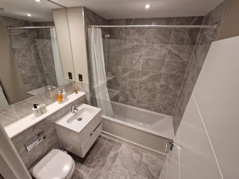 Vila Stunning Newbuilt 3 Bed House Sleeps 9 Edmonton Exteriér fotografie
