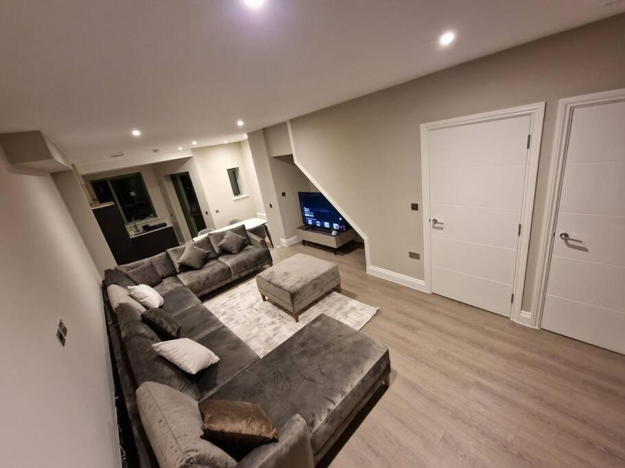Vila Stunning Newbuilt 3 Bed House Sleeps 9 Edmonton Exteriér fotografie