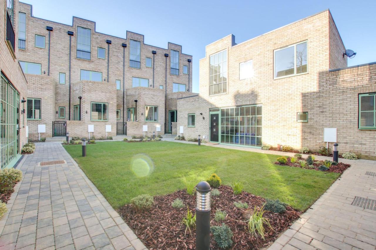 Vila Stunning Newbuilt 3 Bed House Sleeps 9 Edmonton Exteriér fotografie
